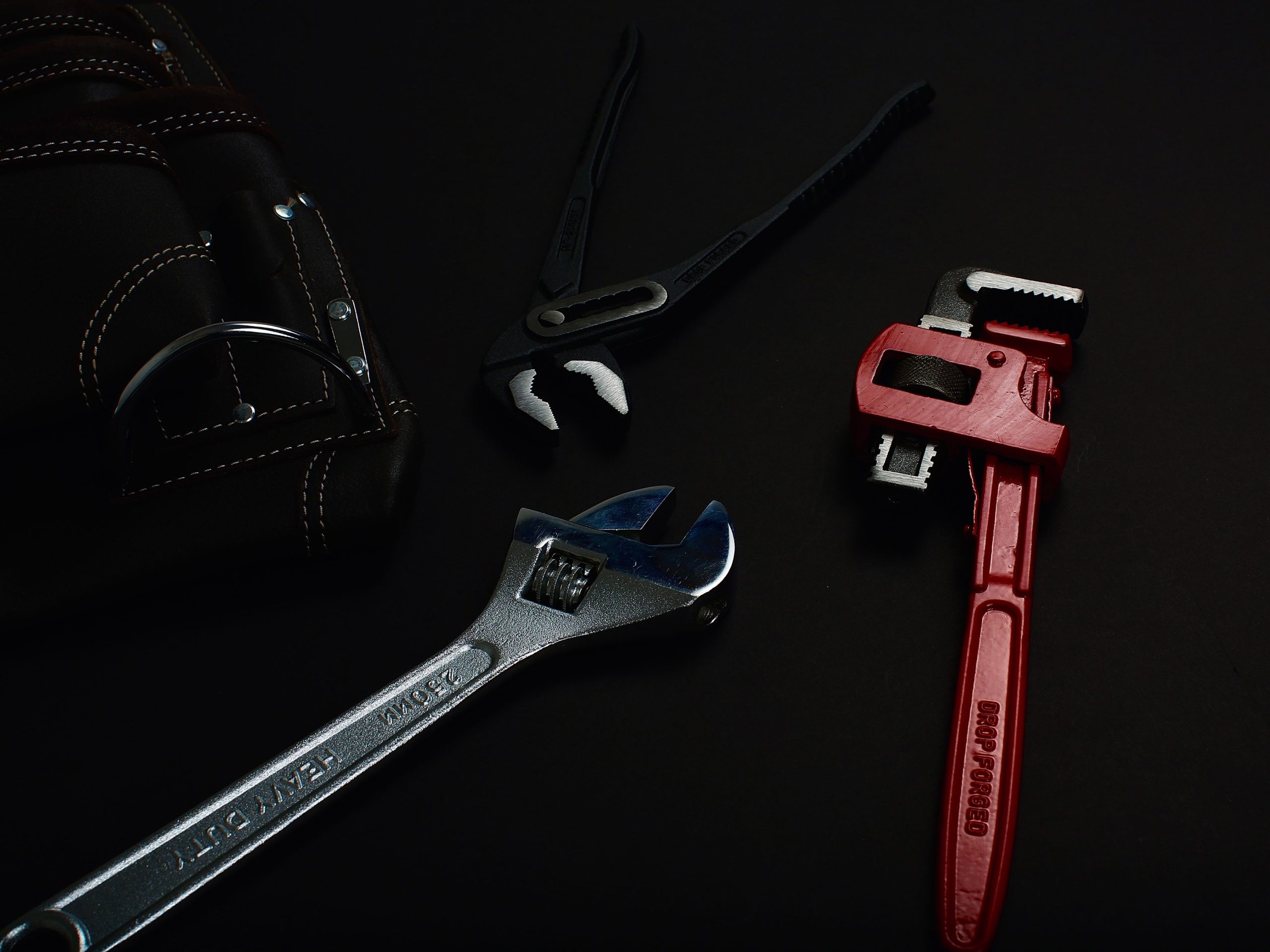 Assortiment d'outils manuels clés et pinces