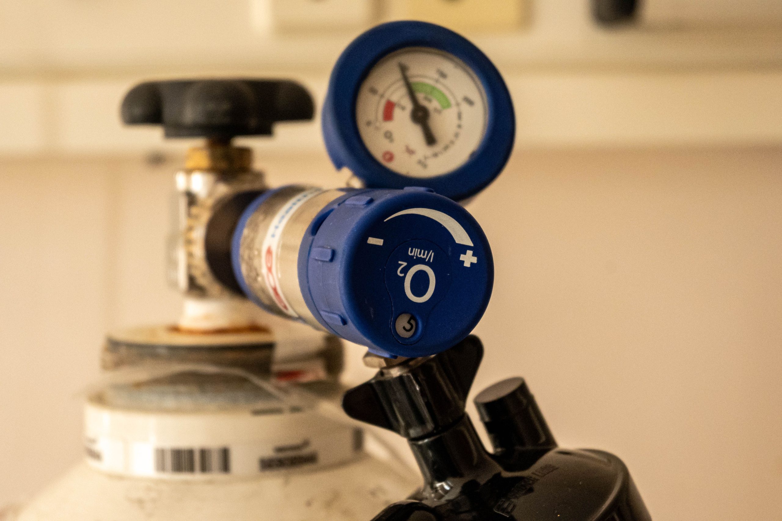 Réservoir d'oxygène avec manomètre équipement médical