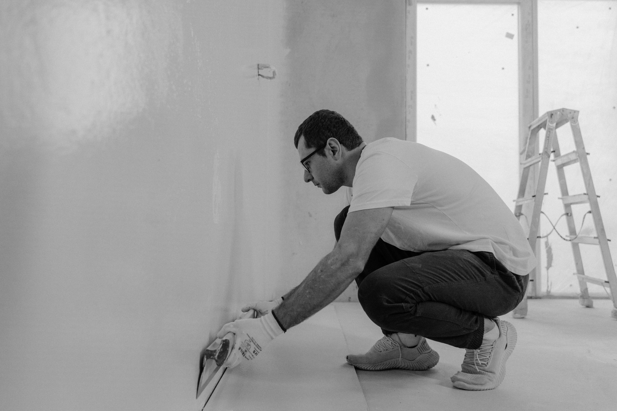Rénovation mur intérieur outils plâtre